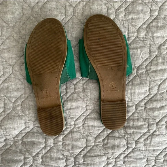 A New Day Kelly Green Sandals - Picture 2 of 3